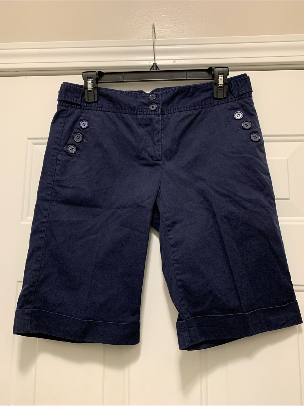 4/$10 The Limited Drew Fit Navy Button-Accent Cotton Shorts Size 6